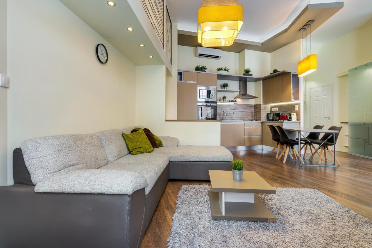 Spacious & Stylish Apartment In Downtown Budapest Eksteriør billede